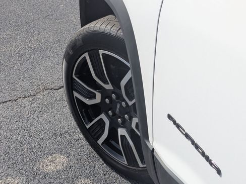 Used 2021 GMC Acadia SLE w/ Elevation Edition image 9