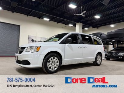 Used 2018 Dodge Grand Caravan SE w/ UConnect Hands-Free Group
