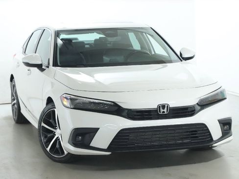 Used 2024 Honda Civic Touring image 2