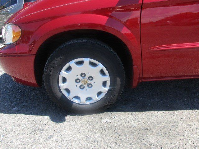 Used 2002 Chrysler Town & Country LX FWD image 13