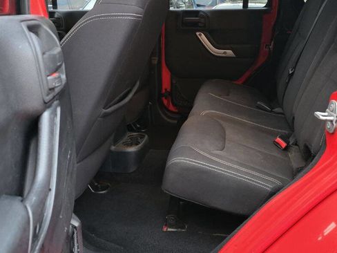 Used 2015 Jeep Wrangler Unlimited Sahara w/ Connectivity Group image 16