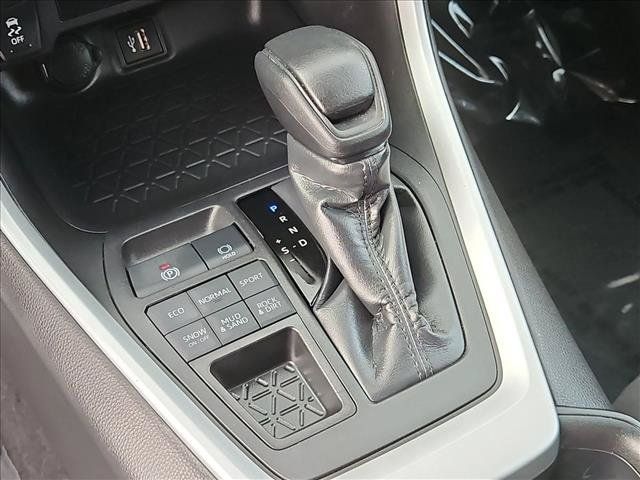 Used 2025 Toyota RAV4 LE AWD/4WD image 17