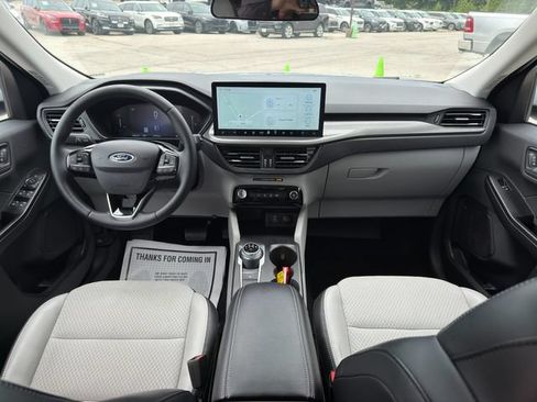Used 2025 Ford Escape SE FWD image 16