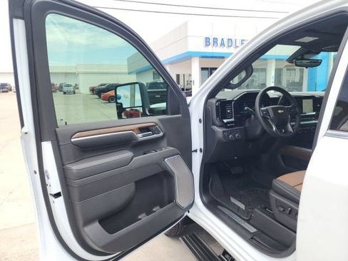 New 2026 Chevrolet Silverado 3500 High Country w/ High Country Premium Package AWD/4WD image 29