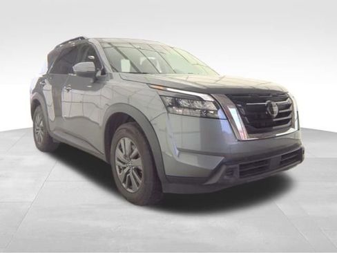 Used 2024 Nissan Pathfinder SV image 4