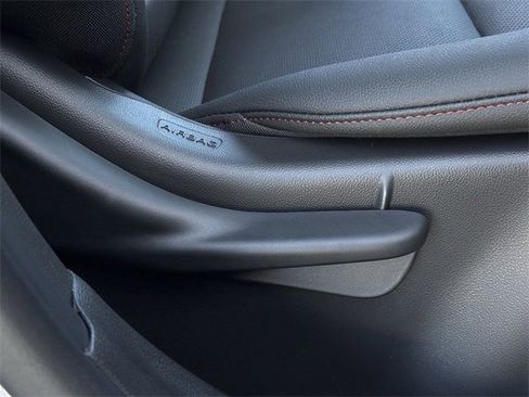 Used 2025 Chevrolet Trax RS w/ Sunroof Package image 30