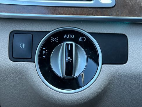 Used 2014 Mercedes-Benz E 350 Sedan image 31