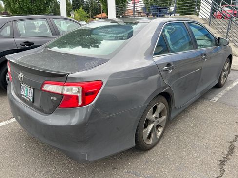 Used 2014 Toyota Camry SE FWD image 4