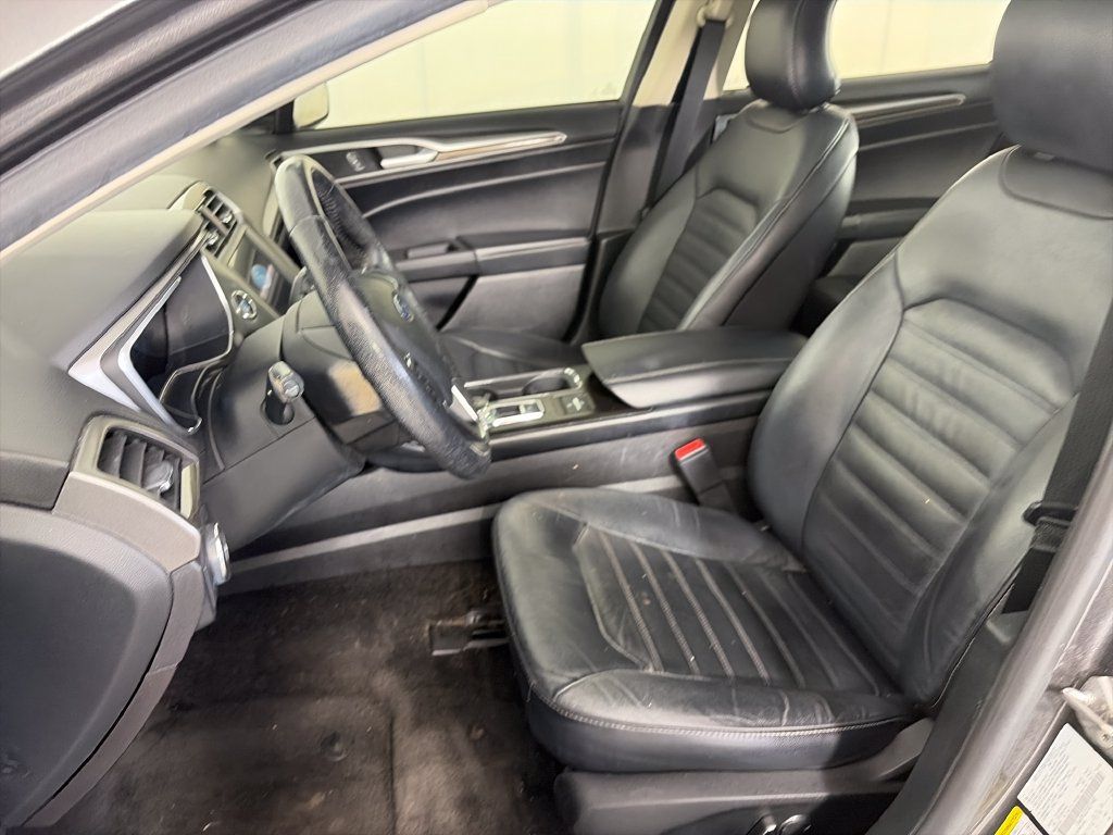 Used 2018 Ford Fusion SE w/ Equipment Group 602A FWD image 11