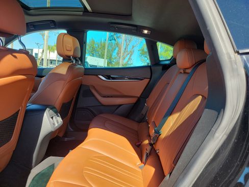 Used 2018 Maserati Levante image 13
