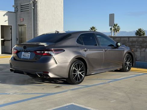 Used 2024 Toyota Camry SE image 11