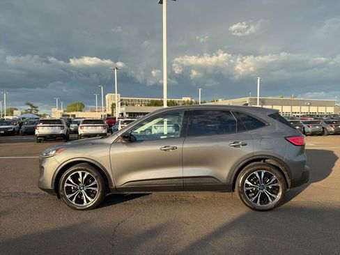 Certified 2022 Ford Escape SE w/ SE Sport Appearance Package FWD image 4