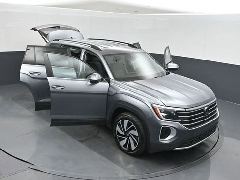 Used 2024 Volkswagen Atlas SE AWD/4WD image 53