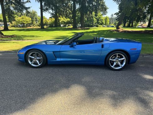 Used 2011 Chevrolet Corvette Convertible w/ Preferred Equipment Group RWD image 3