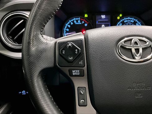 Used 2018 Toyota Tacoma TRD Off-Road AWD/4WD image 20