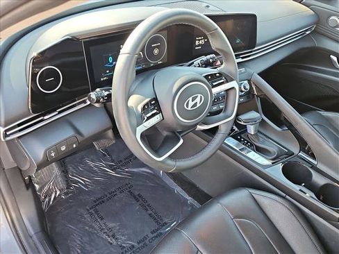 Used 2025 Hyundai Elantra Limited image 9