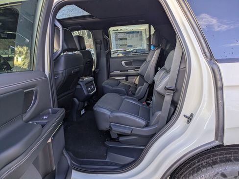 New 2025 Ford Expedition Platinum w/ Stealth Appearance Package image 27