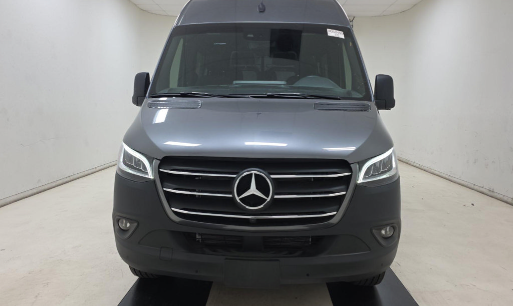 Used 2024 Mercedes-Benz Sprinter 2500 image 3
