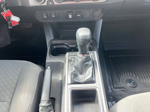 Used 2022 Toyota Tacoma SR5 w/ Technology Package AWD/4WD image 22