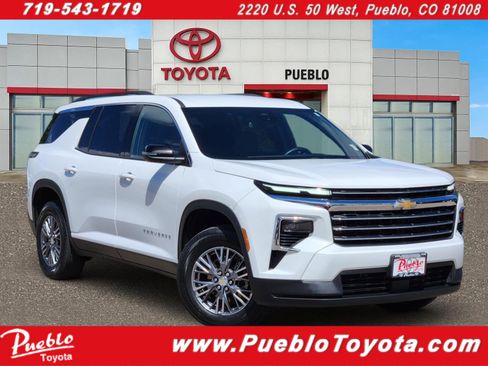 Used 2025 Chevrolet Traverse LT AWD/4WD image 1
