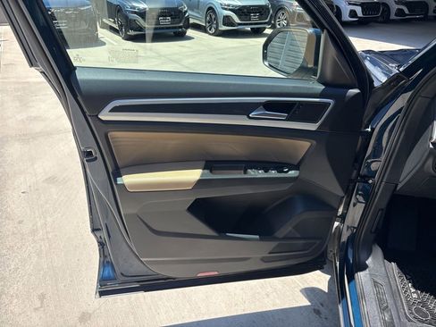 Used 2022 Volkswagen Atlas Cross Sport SE FWD image 10