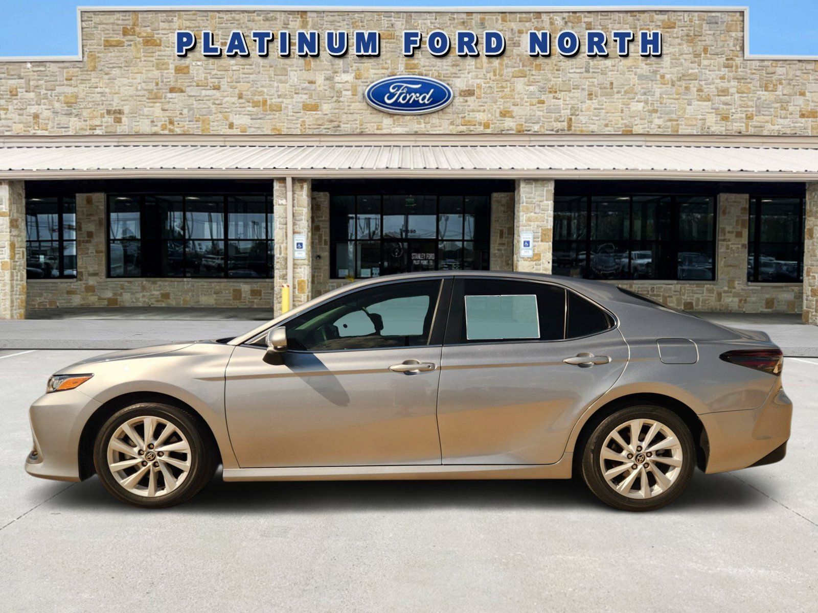 Used 2024 Toyota Camry LE FWD image 3