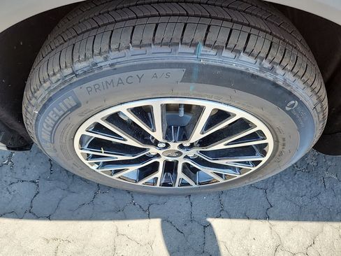 New 2024 Ford Escape SE w/ PHEV Premium Package image 28