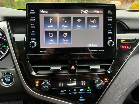 Used 2023 Toyota Camry XLE image 17