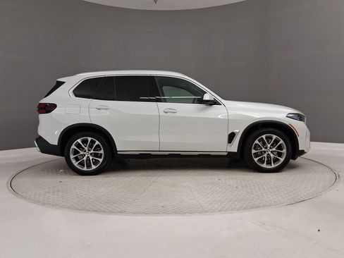 Certified 2024 BMW X5 xDrive40i w/ Premium Package AWD/4WD image 6