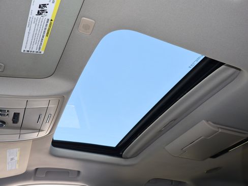 Used 2020 GMC Yukon SLT w/ Premium Edition image 5