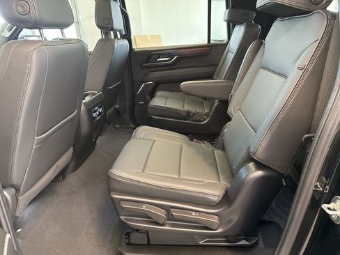 Used 2025 GMC Yukon XL Denali w/ Sun & Power Step Package image 24