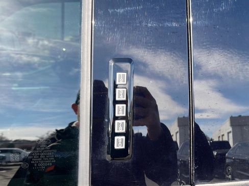 Used 2024 Ford F350 Lariat image 11