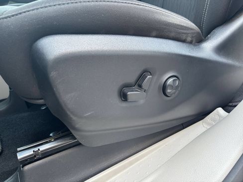 Used 2024 Chrysler Voyager LX FWD image 18