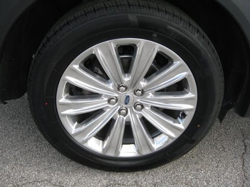 Used 2023 Ford Explorer Limited w/ Equipment Group 301A image 9