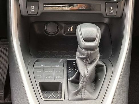 Used 2025 Toyota RAV4 XLE AWD/4WD image 24