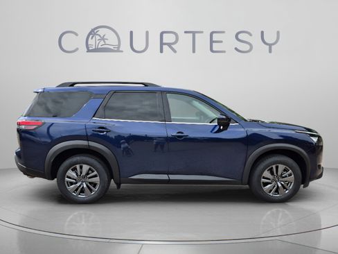 Certified 2025 Nissan Pathfinder SV FWD image 8