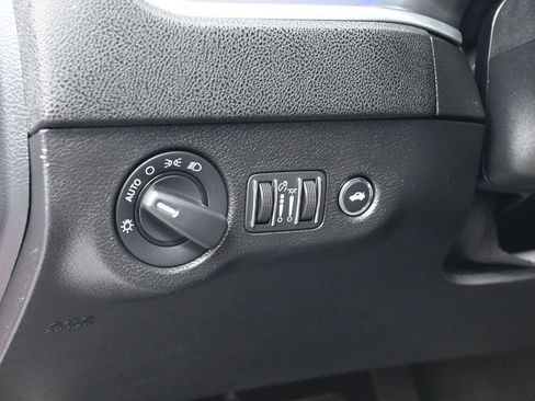 Used 2019 Dodge Charger SXT image 15