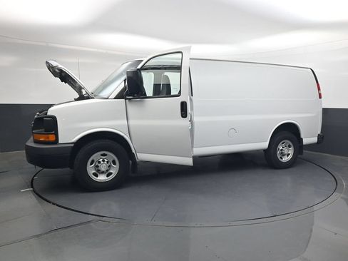Used 2016 Chevrolet Express 2500 RWD image 53