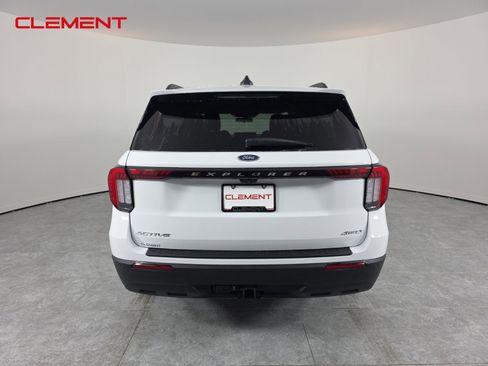 New 2026 Ford Explorer Active image 7
