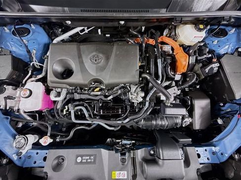 Certified 2025 Toyota RAV4 SE w/ Convenience Package image 30