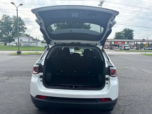 Used 2022 Jeep Compass Latitude FWD image 8
