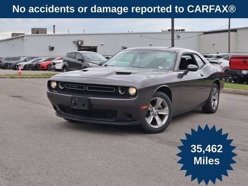 Used 2019 Dodge Challenger SXT RWD image 1