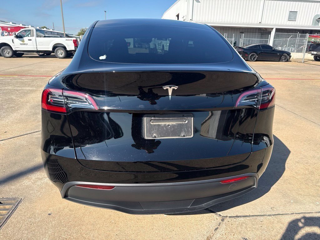 Used 2025 Tesla Model Y Long Range RWD image 4