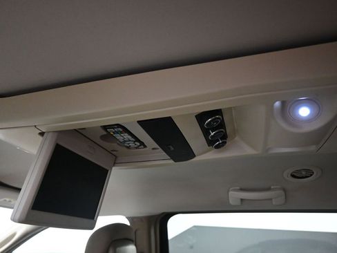 Used 2014 Chrysler Town & Country Touring image 30