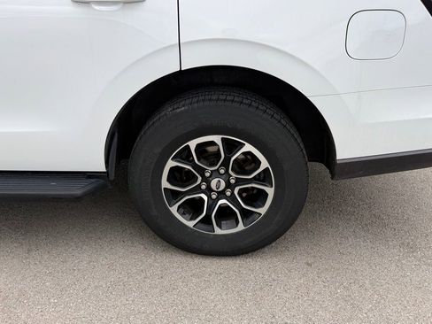 Used 2024 Ford Expedition XLT image 25