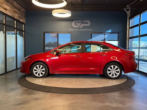 Used 2020 Toyota Corolla LE w/ Carpet Mat Package (TMS) FWD image 6