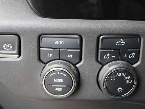 Used 2022 Chevrolet Silverado 1500 LT image 22