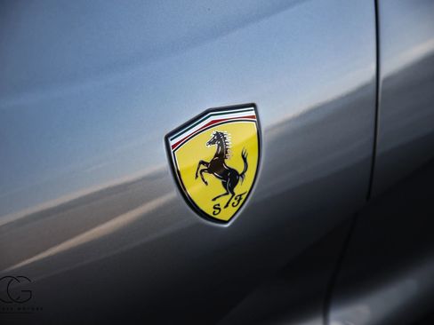 Used 2019 Ferrari 812 Superfast RWD image 8