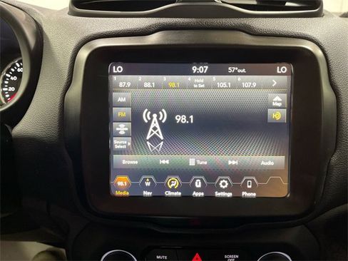 Certified 2023 Jeep Renegade Latitude image 16