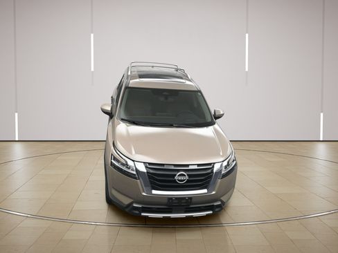Certified 2024 Nissan Pathfinder Platinum FWD image 34